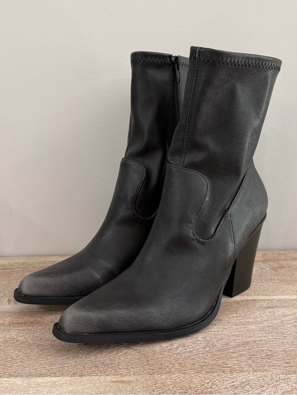 Sincerely Jules Leann Boots Size 8